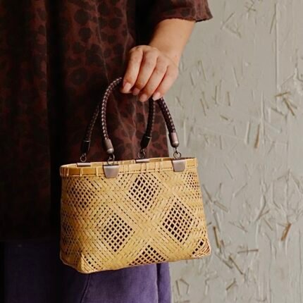 Bamboo handbag in natural color